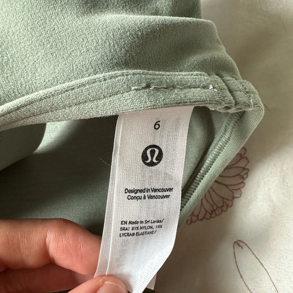 *SOLD* BNWT Flow Y Bra size 6 palm court lululemon - Picture 3 of 6